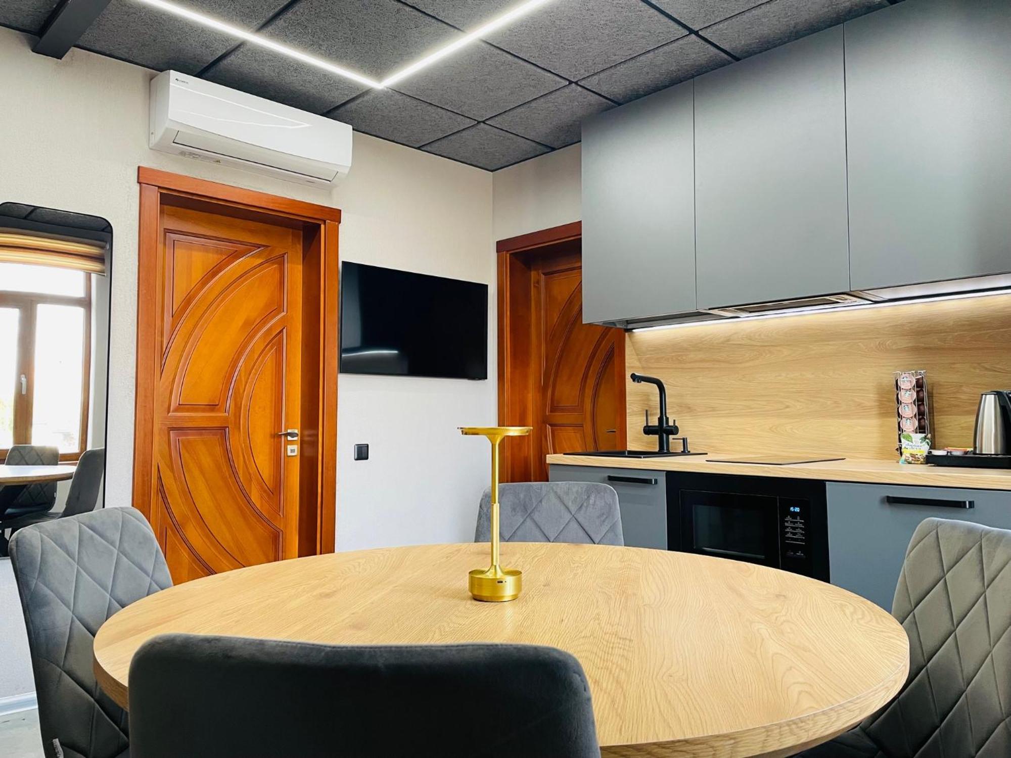 Apartment Brivibas - East / West, Free Privat Parking, Free Wifi, Self Check-in Riga