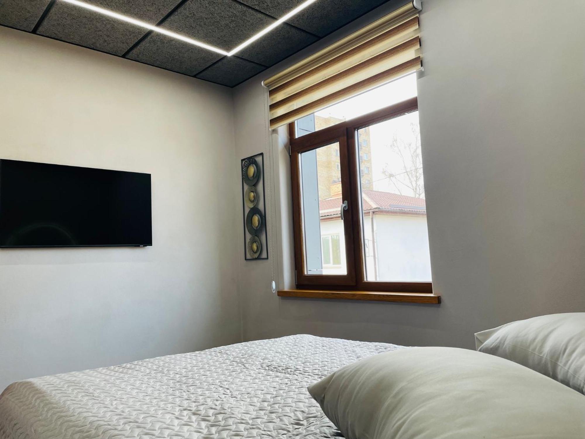 Brivibas - East / West, Free Privat Parking, Free Wifi, Self Check-in Riga