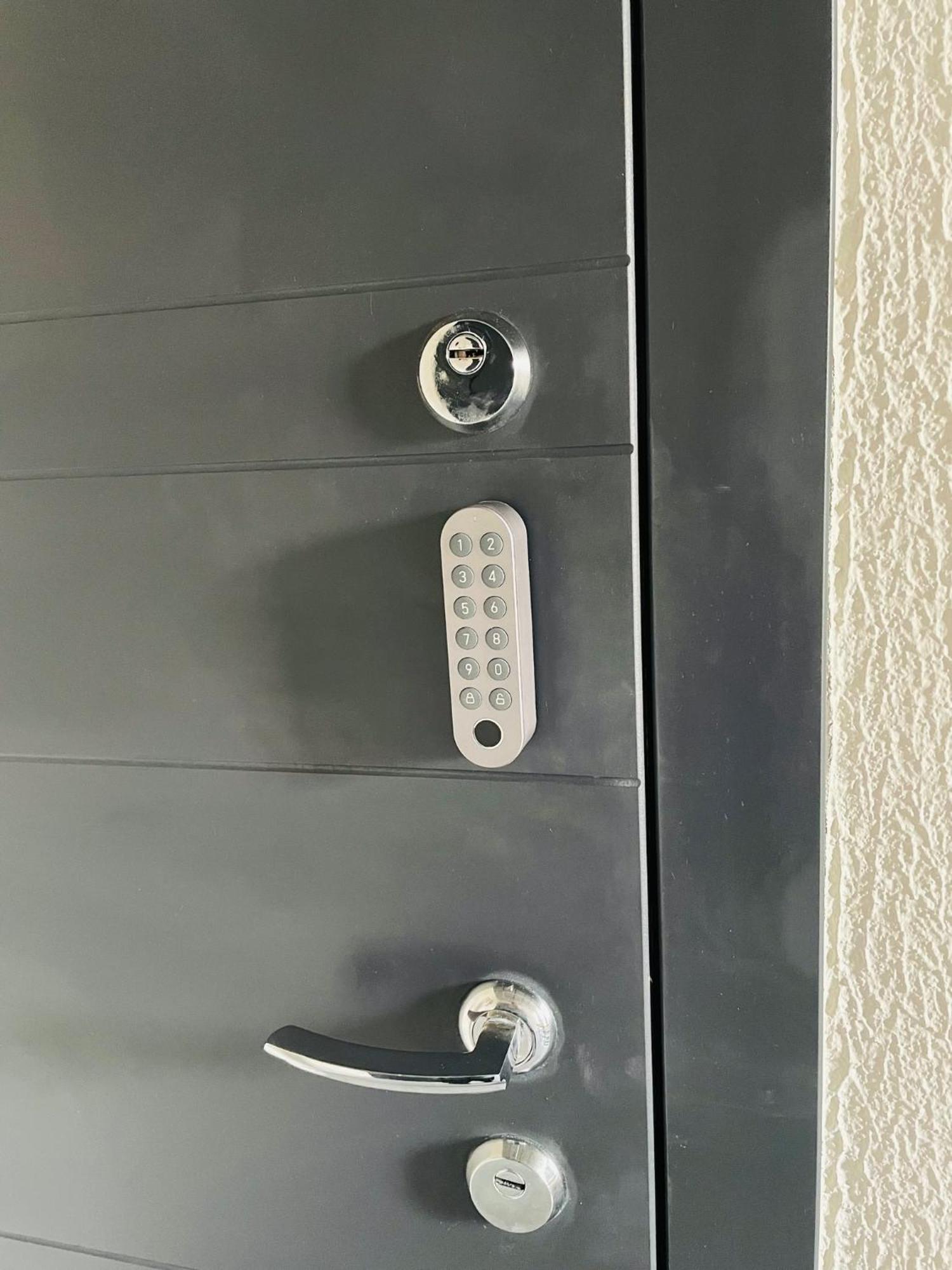 Apartment Brivibas - East / West, Free Privat Parking, Free Wifi, Self Check-in