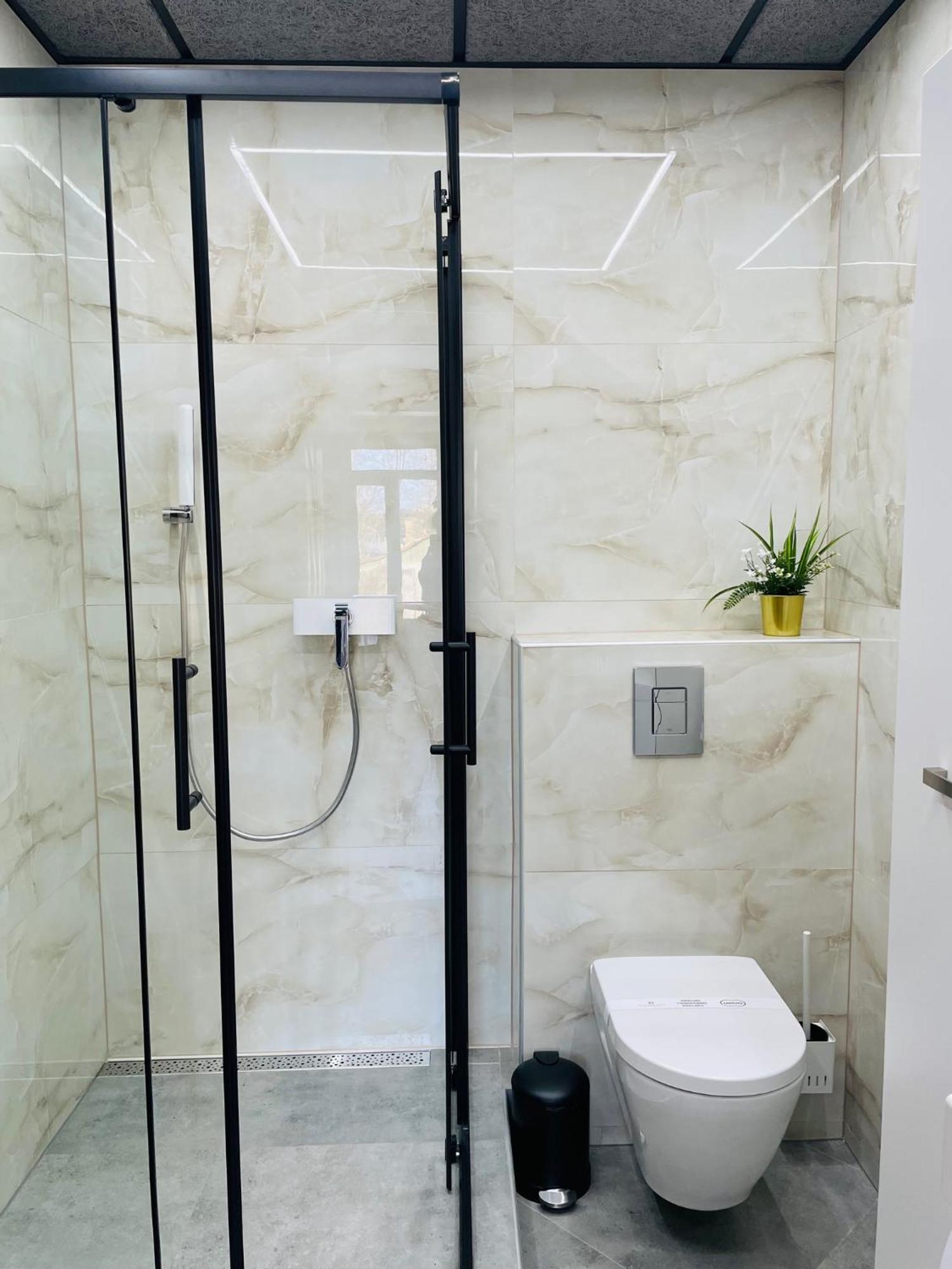 Apartment Brivibas - East / West, Free Privat Parking, Free Wifi, Self Check-in Riga