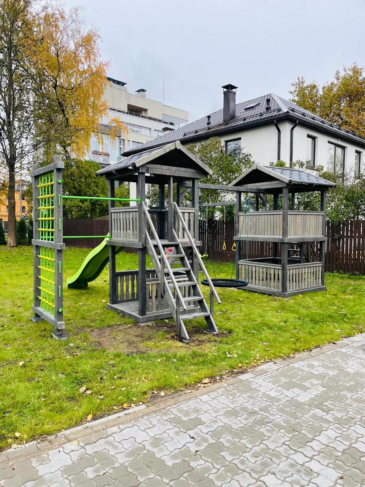 Apartment Brivibas - East / West, Free Privat Parking, Free Wifi, Self Check-in